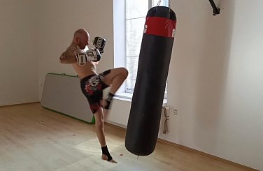 Thajský box pilně trénuje Thajský box pilně trénuje